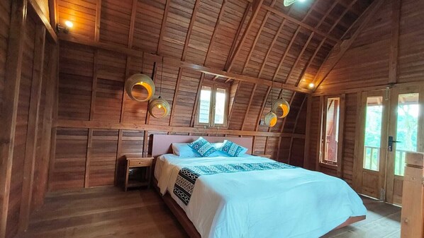 Caixa forta a l'habitació i cortines opaques 