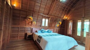 In-room safe, blackout drapes, soundproofing