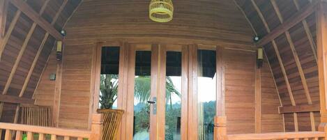 In-room safe, blackout drapes, soundproofing