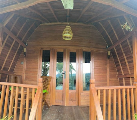 Caja de seguridad en la habitación y cortinas blackout