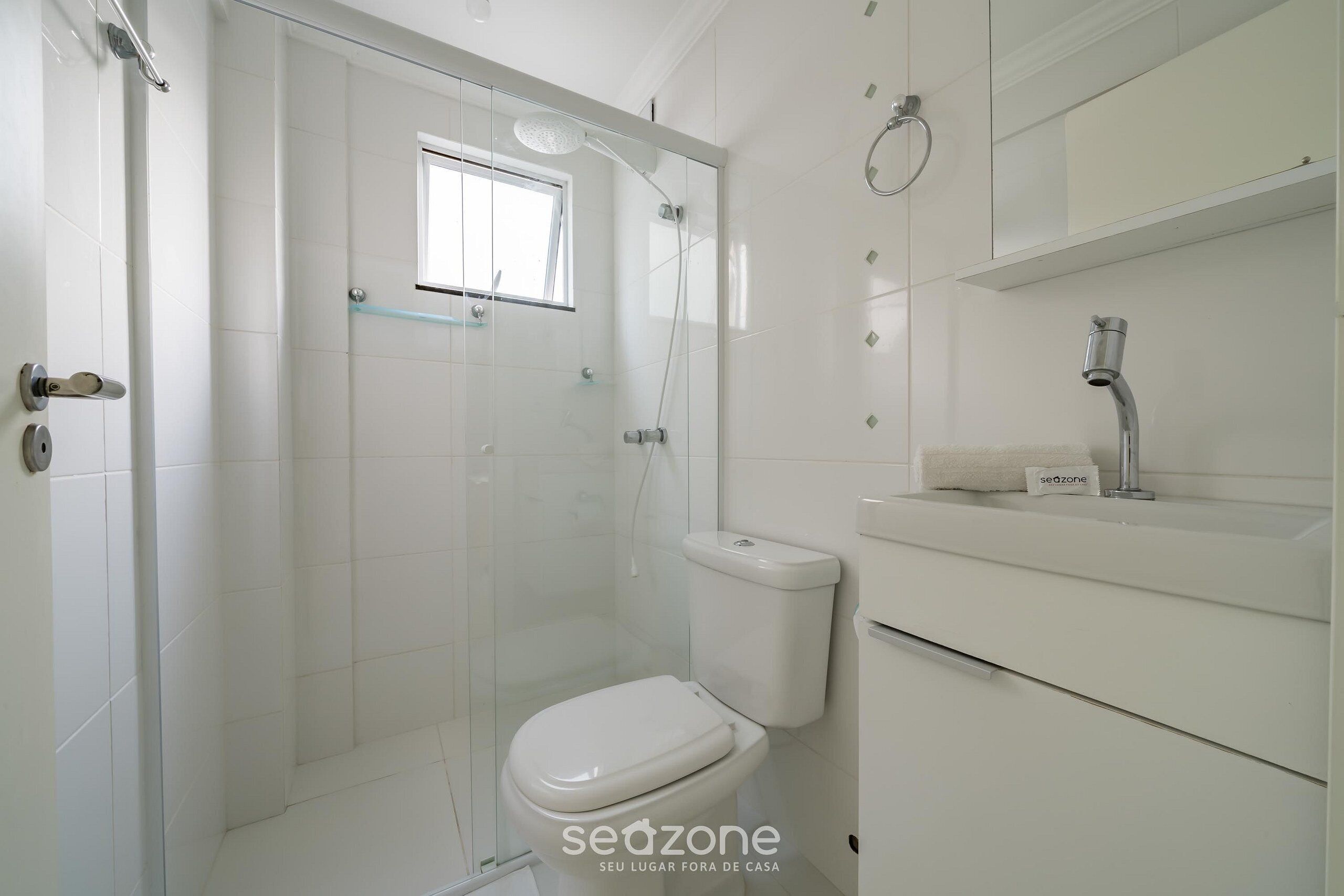 Basic Apartment | Bathroom