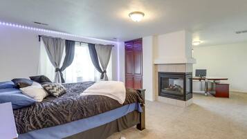 8 bedrooms, iron/ironing board, WiFi, bed sheets