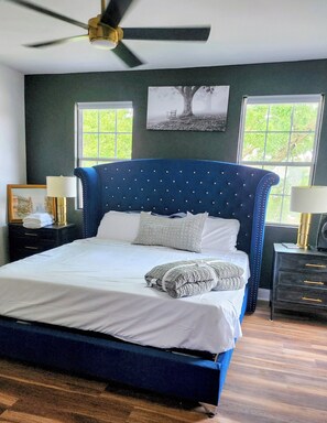 4 bedrooms, iron/ironing board, WiFi, bed sheets