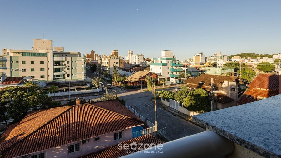 2BR Apt w/ BBQ 400m From Beach Can304