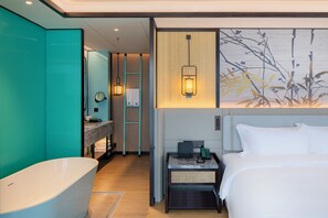 Classic Room | Bathroom | Separate bathtub and shower, deep-soaking bathtub, rainfall showerhead - DIOTEL (Shantou)