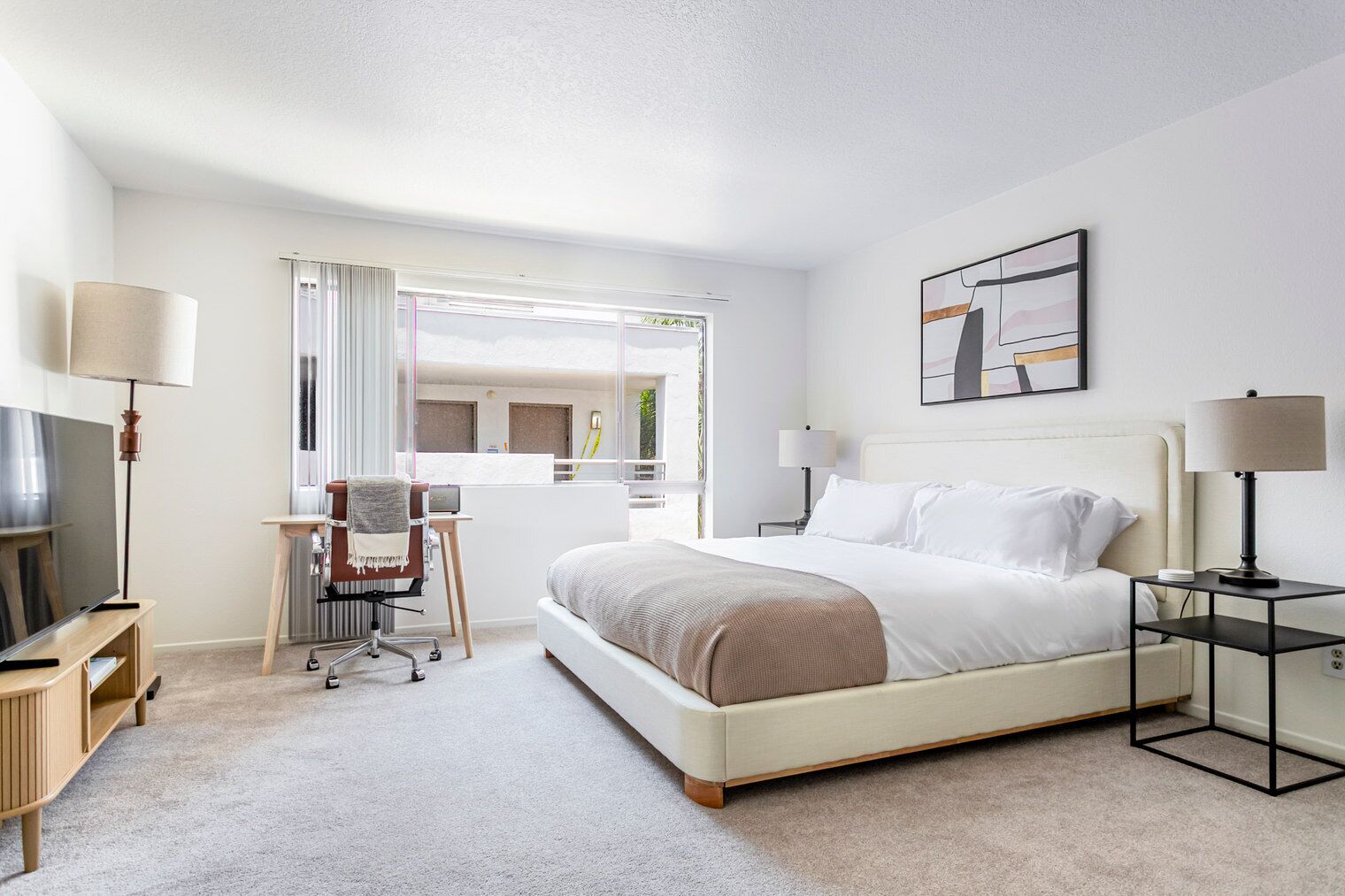 Iron/ironing board, WiFi, bed sheets