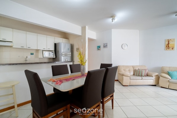 Basic Apartment | Dining