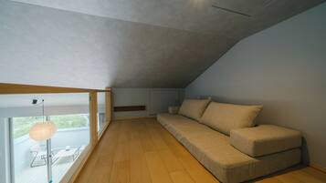 Loft superior, para no fumadores | Caja de seguridad en la habitación y cortinas blackout