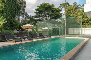 Kolam renang outdoor