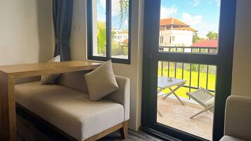 Elite Double Room, 1 Queen Bed, Pool View | Down duvets, in-room safe, desk, blackout curtains