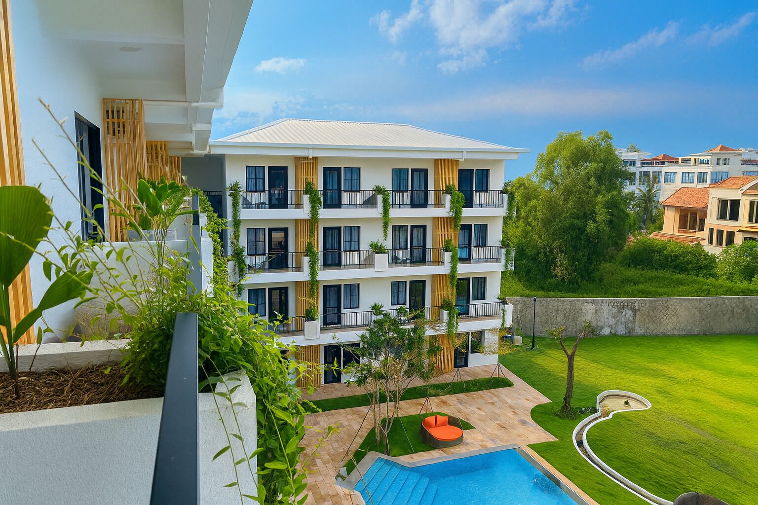 Outdoor pool, open 7:00 AM to 10:00 PM, pool umbrellas, pool loungers