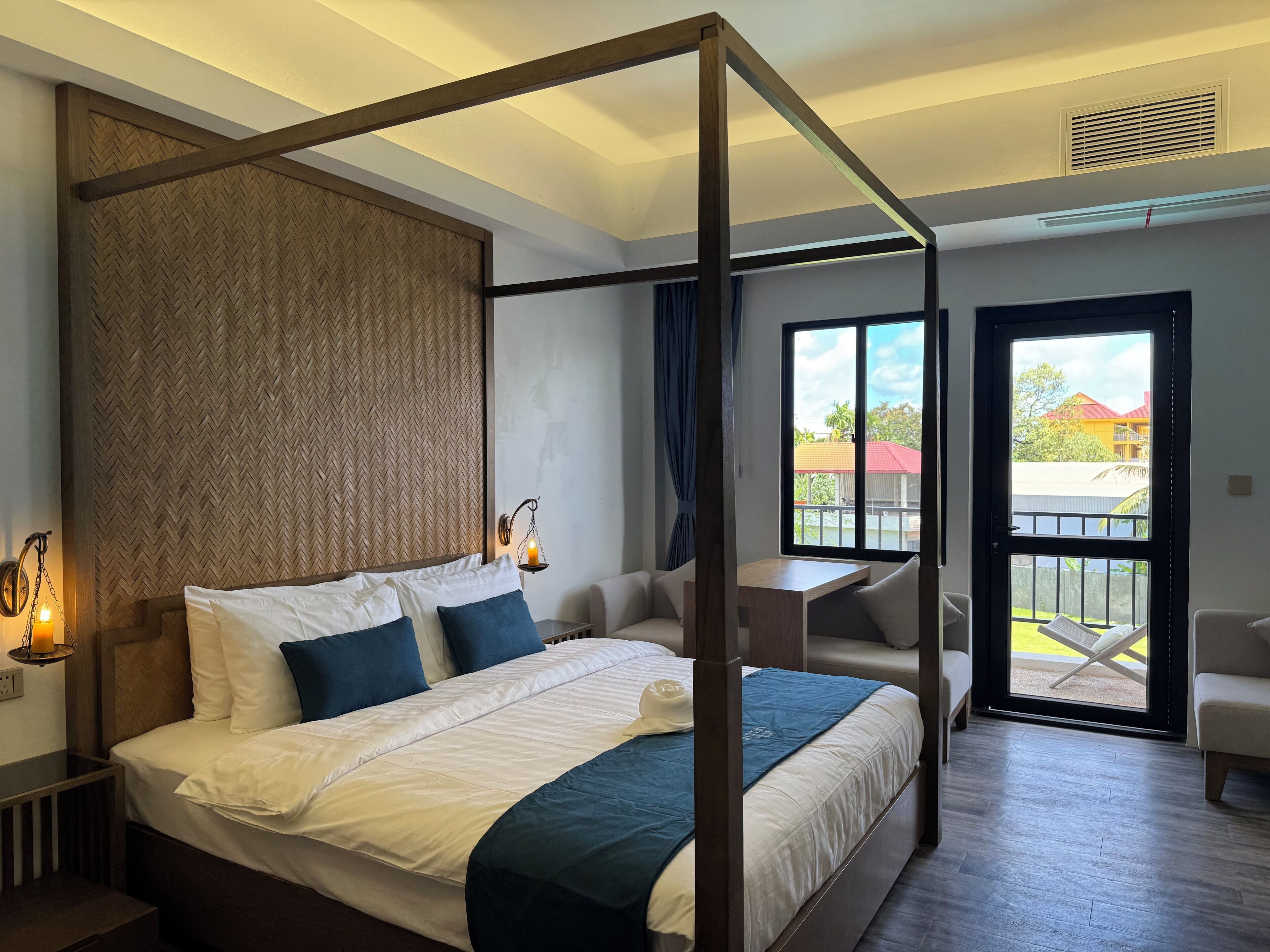 Elite Double Room, 1 Queen Bed, Pool View | Down comforters, in-room safe, desk, blackout drapes