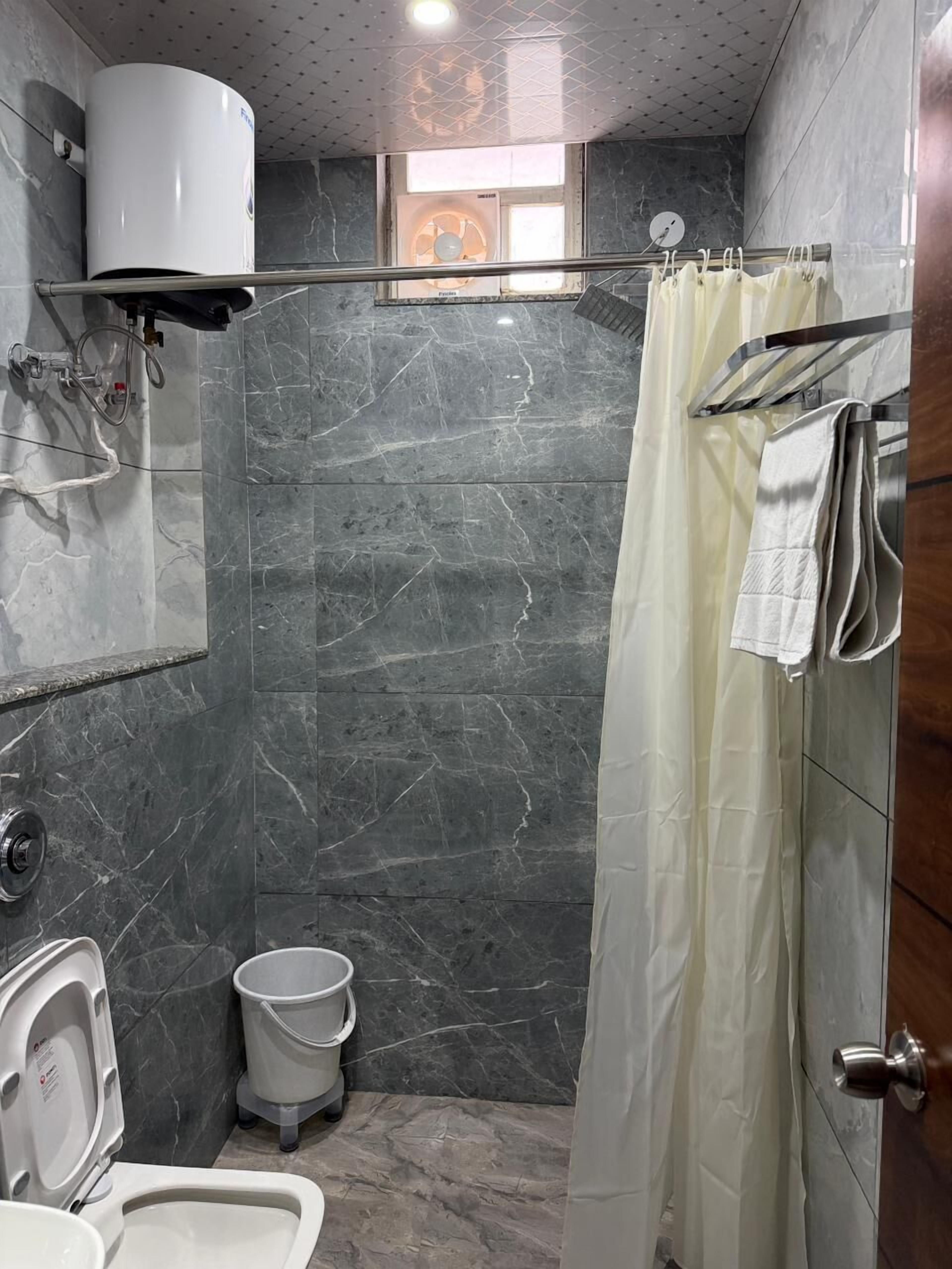 Deluxe Single Room, Balcony, Mountain View | In-room safe, individually decorated, individually furnished, desk