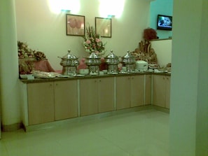 Daily cooked-to-order breakfast (INR 275.00 per person)