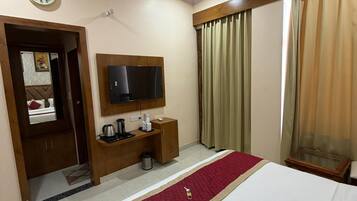 In-room safe, individually decorated, individually furnished, desk
