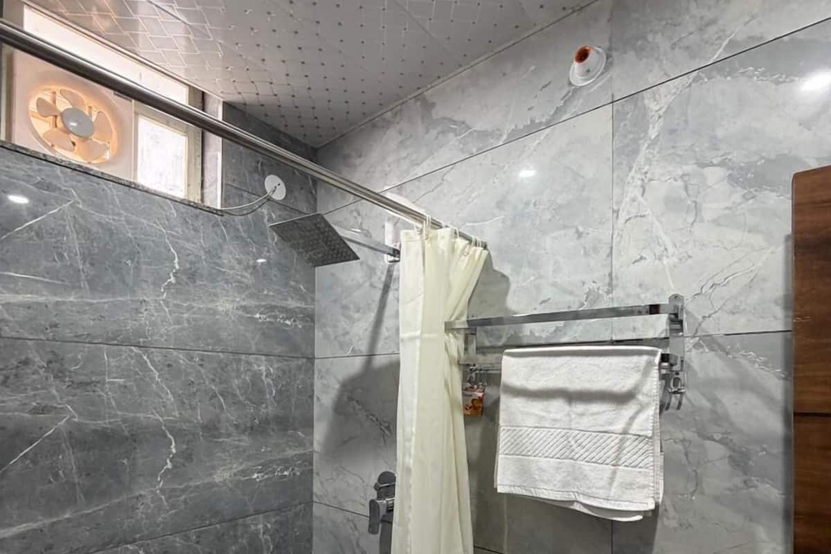 Deluxe Single Room, Balcony, Mountain View | In-room safe, individually decorated, individually furnished, desk