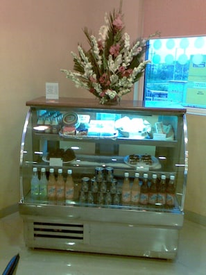 Daily cooked-to-order breakfast (INR 275.00 per person)