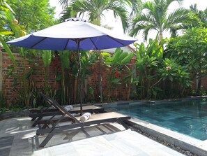 Hồ bơi ngoài trời