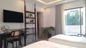 Deluxe Twin Room, Balcony | Minibar, in-room safe, desk, laptop workspace