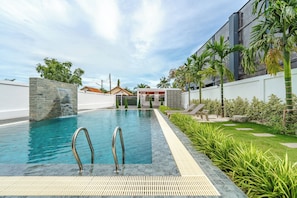 Air terjun kolam renang