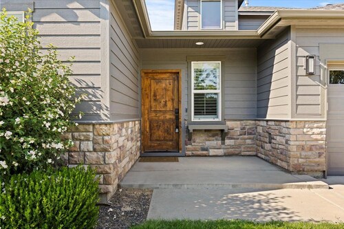 Hot Tub-Game room-Backyard-King-Parking-300Mbps