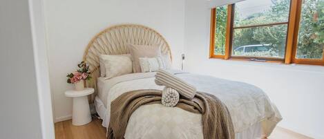 2 室のベッドルーム、アイロン / アイロン台、WiFi (無料)、ベッドシーツ