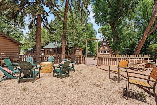 Outdoor wedding area - Timber Lodge Cabin 6 (Colorado Springs)