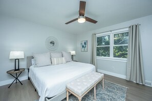 2 bedrooms, iron/ironing board, WiFi, bed sheets - Fully Renovated Retreat  (Mount Pleasant)