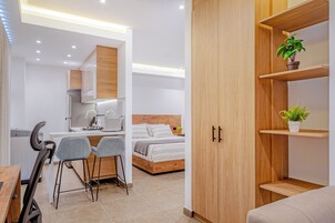 Cortinas blackout, tabla de planchar con plancha y wifi gratis 