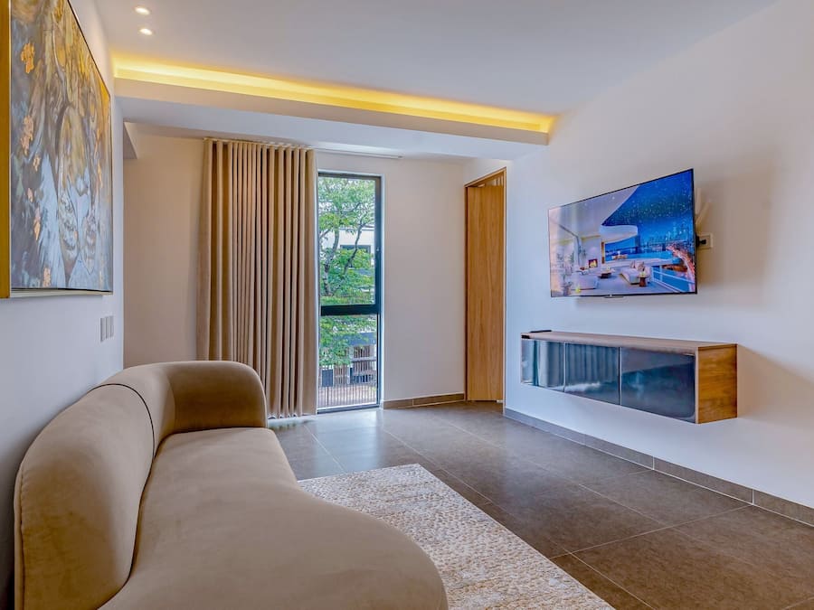Een 55-inch smart-tv met satellietzenders