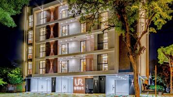 Vista frontal de la propiedad