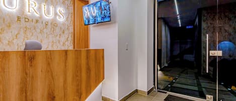 Smart TV de 55 pulgadas con canales por satélite