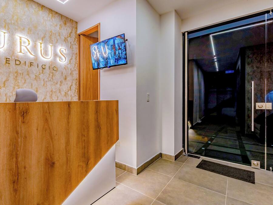 Smart TV de 55 pulgadas con canales por satélite