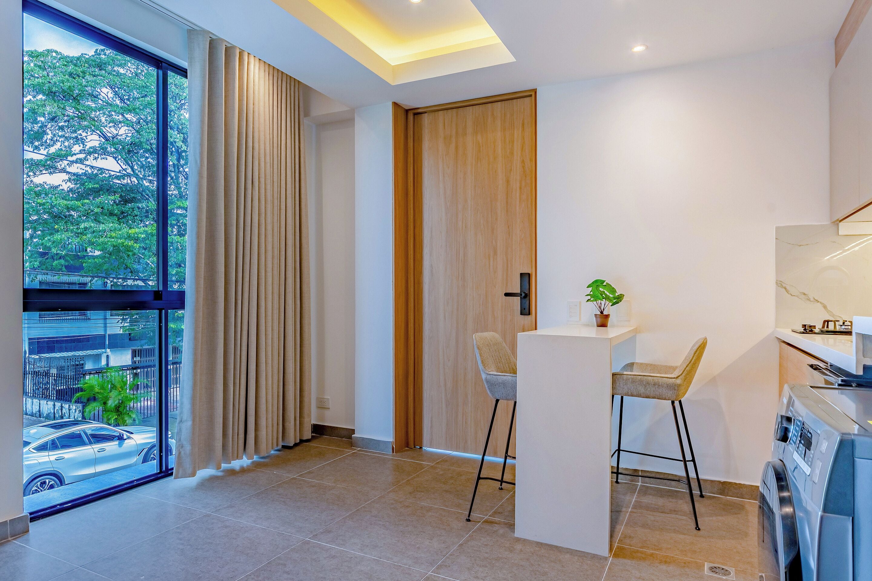 迷你冰箱、微波炉、搅拌机、厨具/餐具