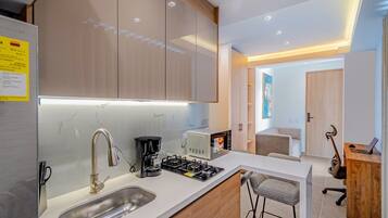 Mini-fridge, microwave, blender, cookware/dishes/utensils