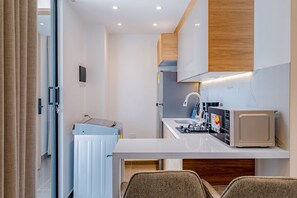 Apartamento | Cozinha privada | Frigobar, micro-ondas, liquidificador