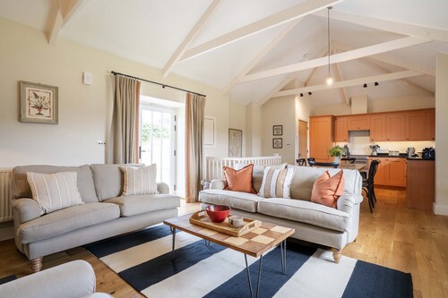 Cowlands 3 bed, barn conversion, pet friendly, three bedrooms, Sleeps 6