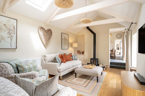 Lamorran, Sleeps 4, Dog friendly, Perfect retreat for families
