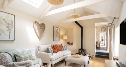 Lamorran, Sleeps 4, Dog friendly, Perfect retreat for families