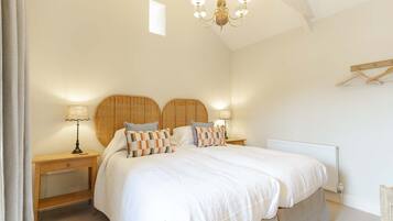 2 bedrooms, iron/ironing board, free WiFi