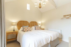 2 bedrooms, iron/ironing board, free WiFi