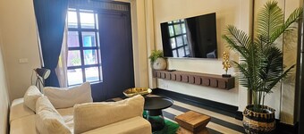 2 BR Soho house Lux |Walk to Chinatown|MRT|Pier