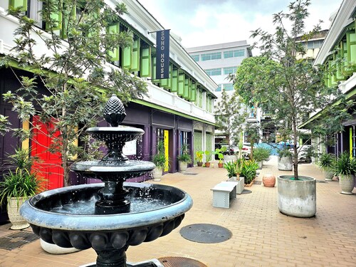 2 BR Soho house Lux |Walk to Chinatown|MRT|Pier