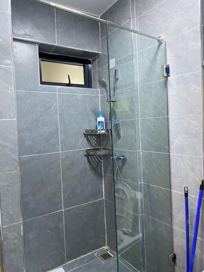 Shower, bidet, towels, soap - Spacious and furnished studio (Nairobi)
