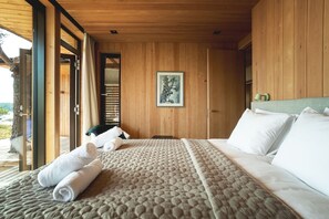 3 bedrooms, desk, travel cot, WiFi