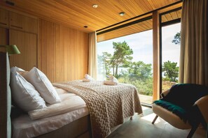 3 bedrooms, desk, travel cot, WiFi