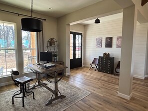 Interior - Charming 3-bedroom farmhouse in serene Pilot Point with AC (Pilot Point)