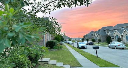 2BR Private Guest Suite Walk to Carrollton Dining K-Town