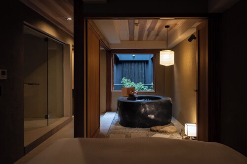 Nazuna Kyoto Nishi Honganji