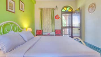 Deluxe Double Room | Desk, laptop workspace, blackout curtains, free WiFi